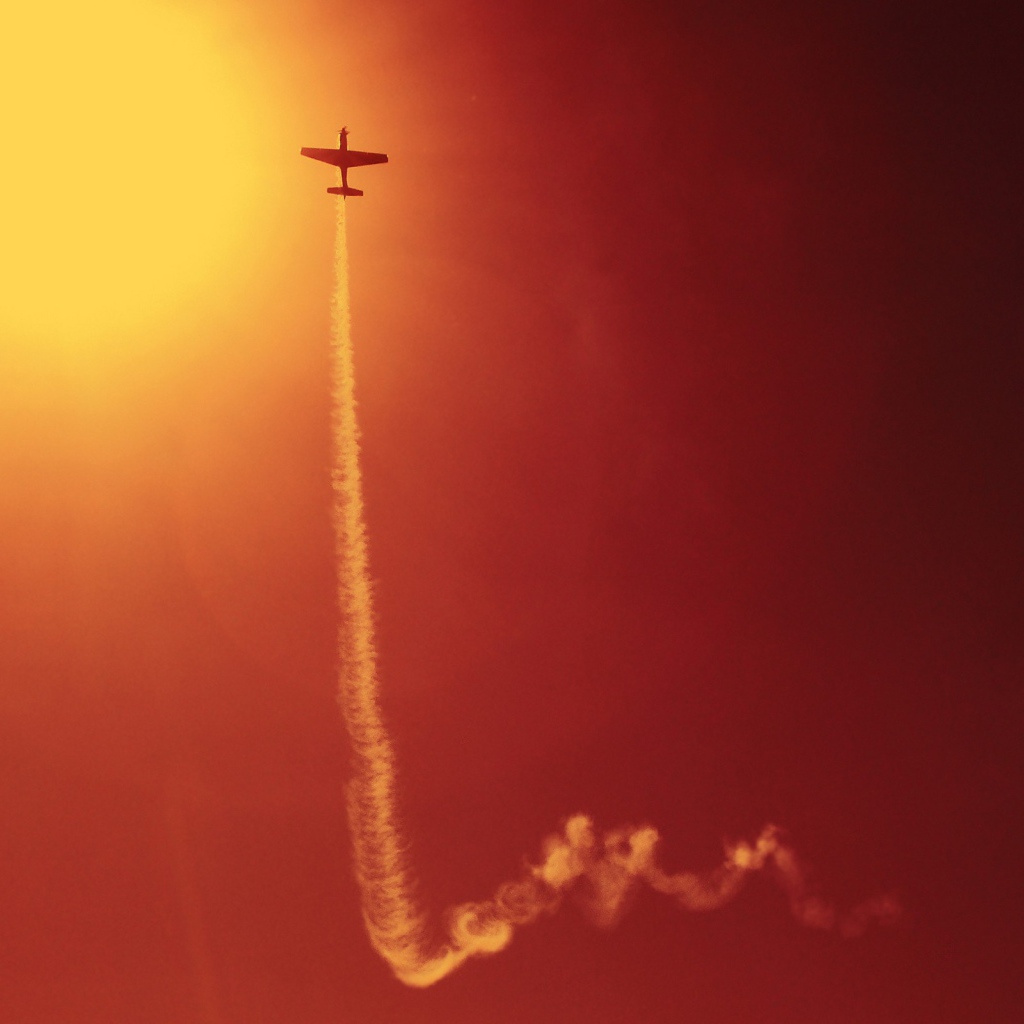 Самолет на закате