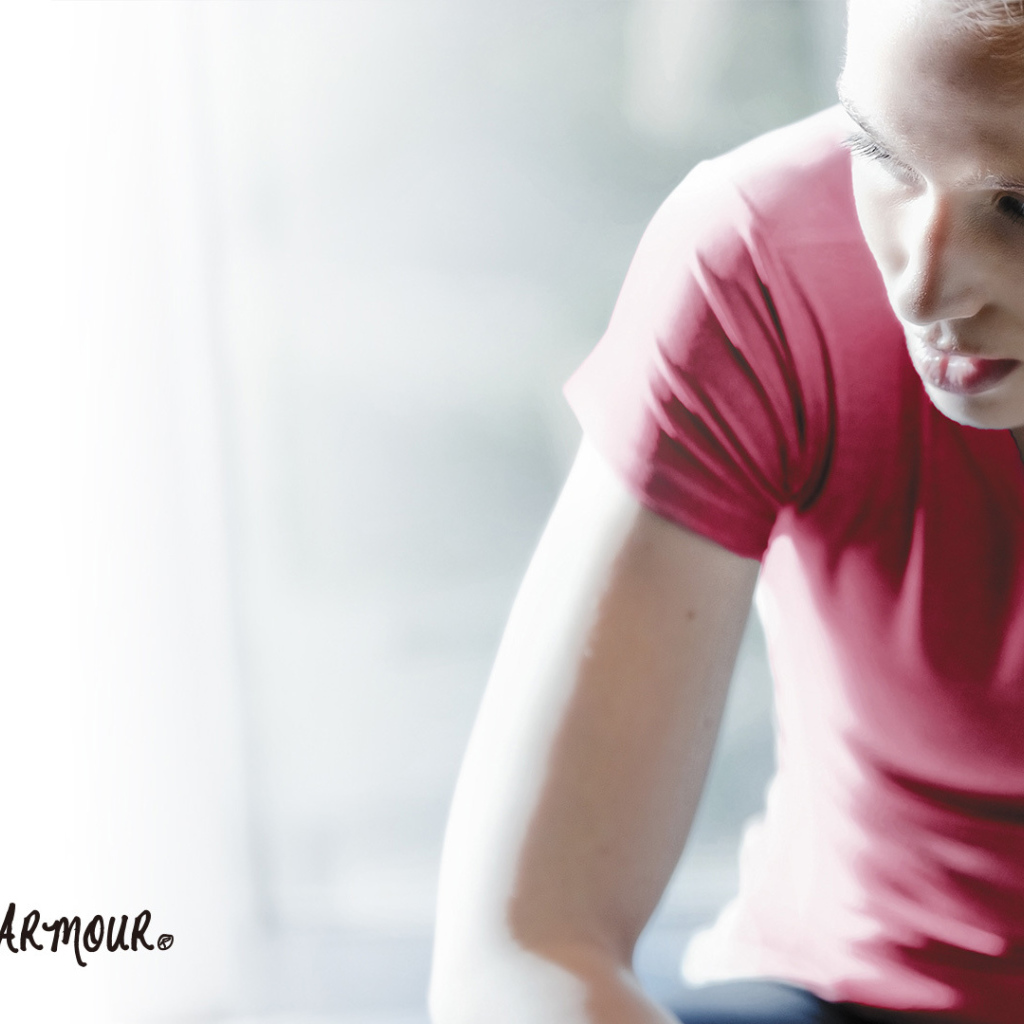 Девочка в розовой рубашке Under Armour