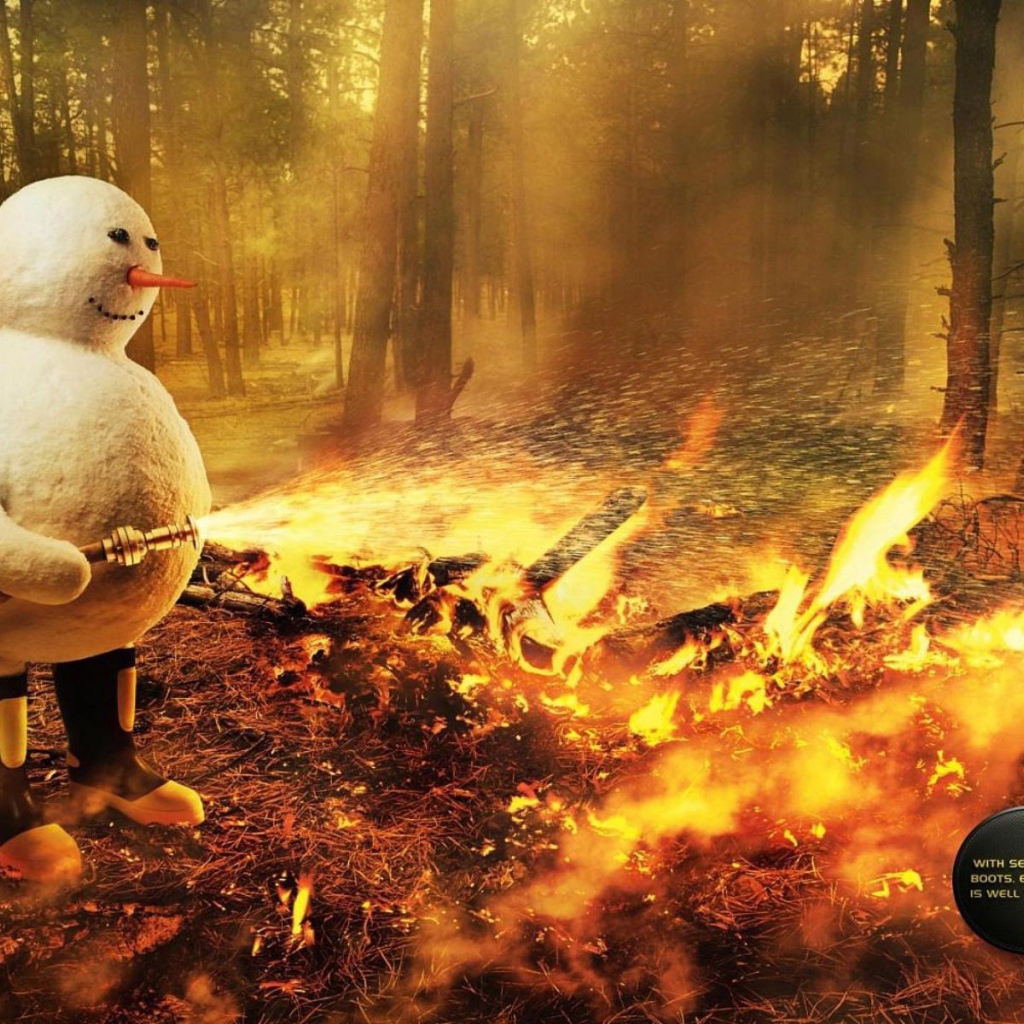 Снеговик тушит пожар