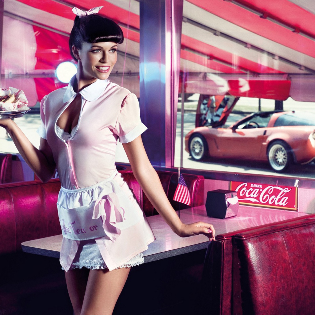 Девушка с Кока-Колой