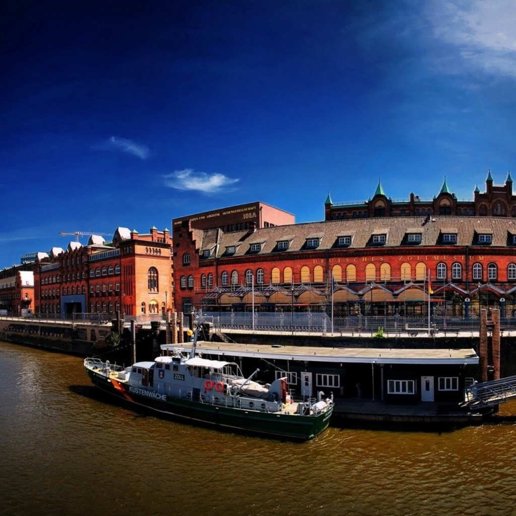  Катер у Городского причала