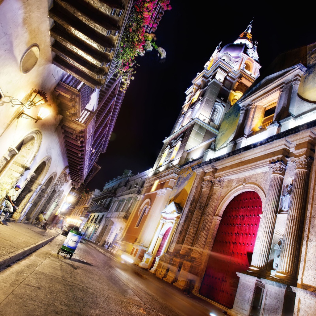 Улочка в ночном городе