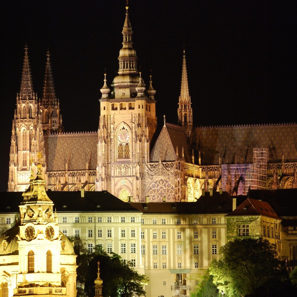 Архитектурный ансамбль с часами