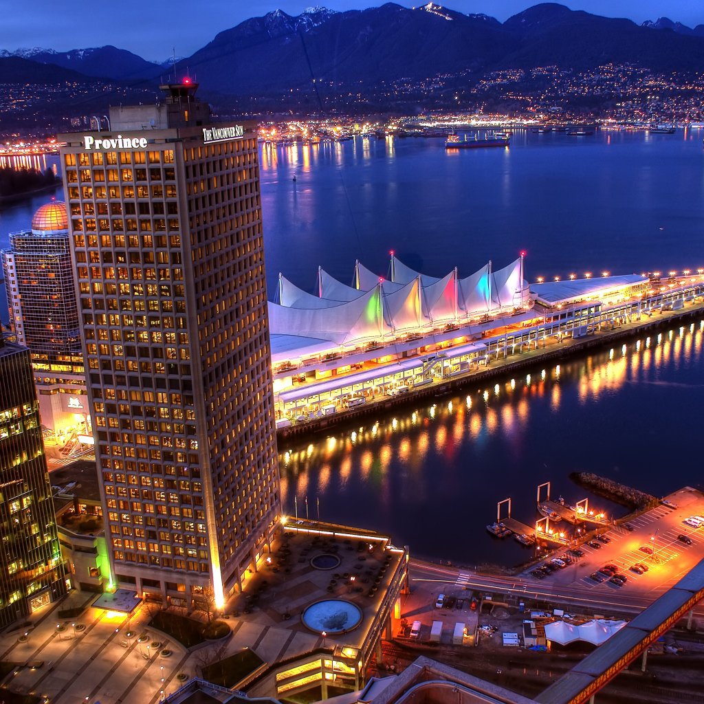 Город Ванкувер вечером