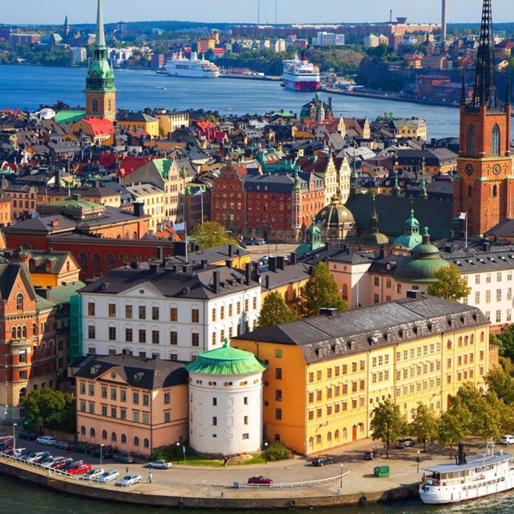 Городской пейзаж с набережной