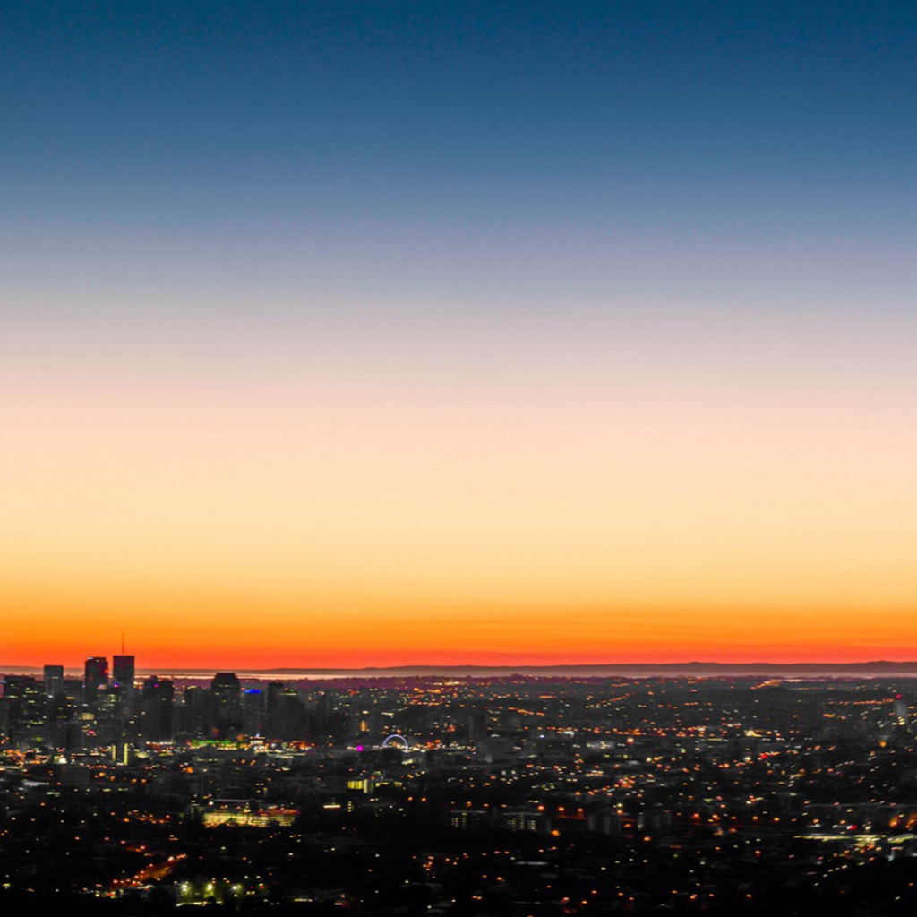 Городской пейзаж на закате
