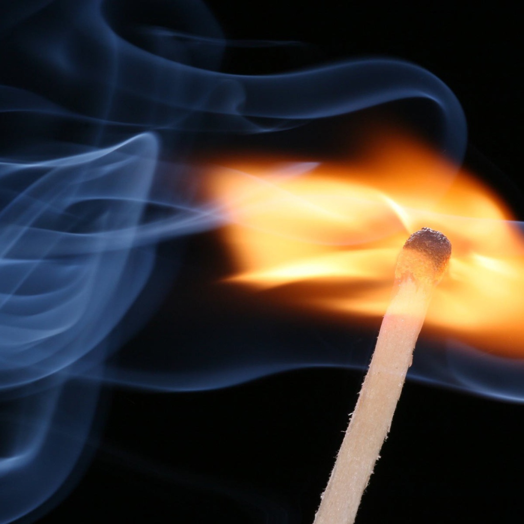 Пламя горящей спички