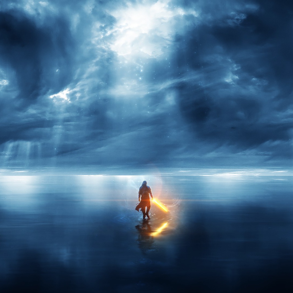 Человек идет по морю