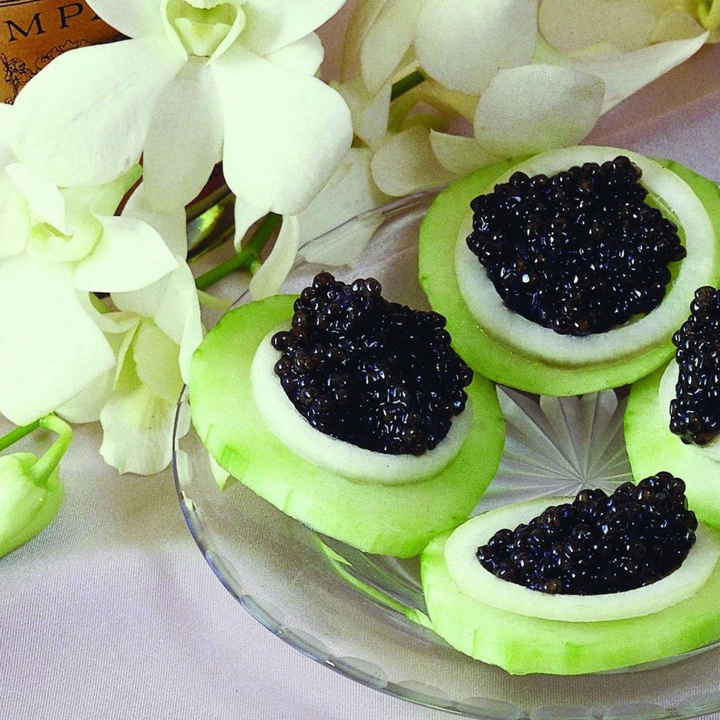 Бутерброды с черной икрой