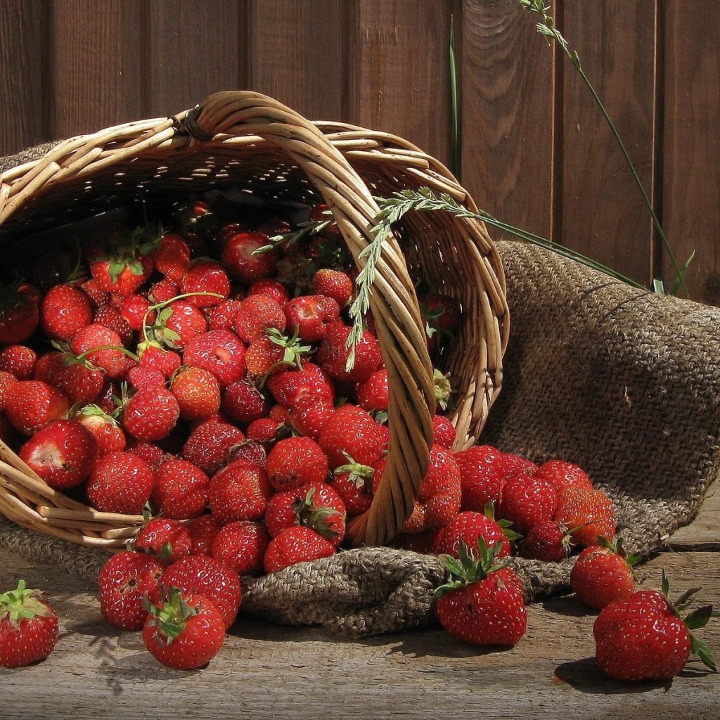 Basket with strawberries