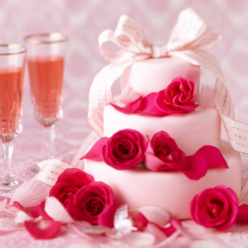 Свадебный торт с бокалами