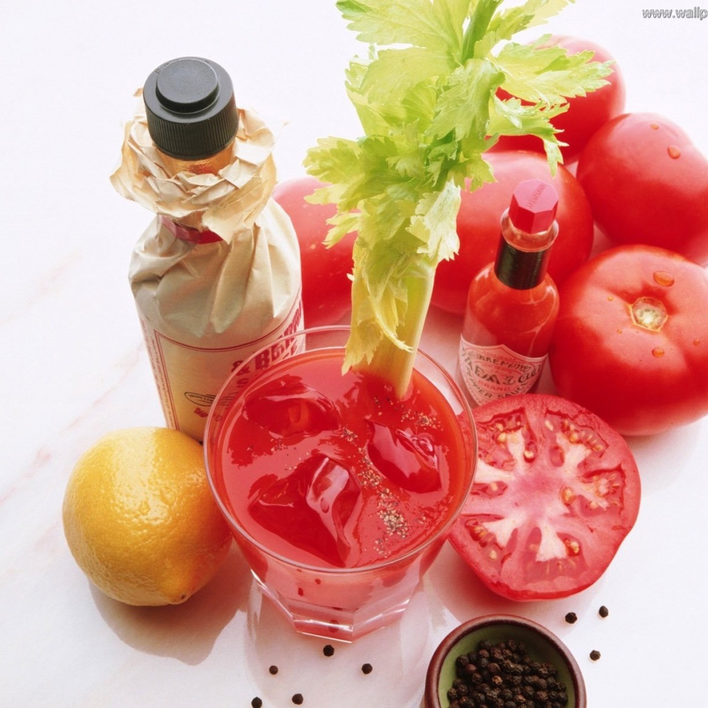 Коктейль с помидорами