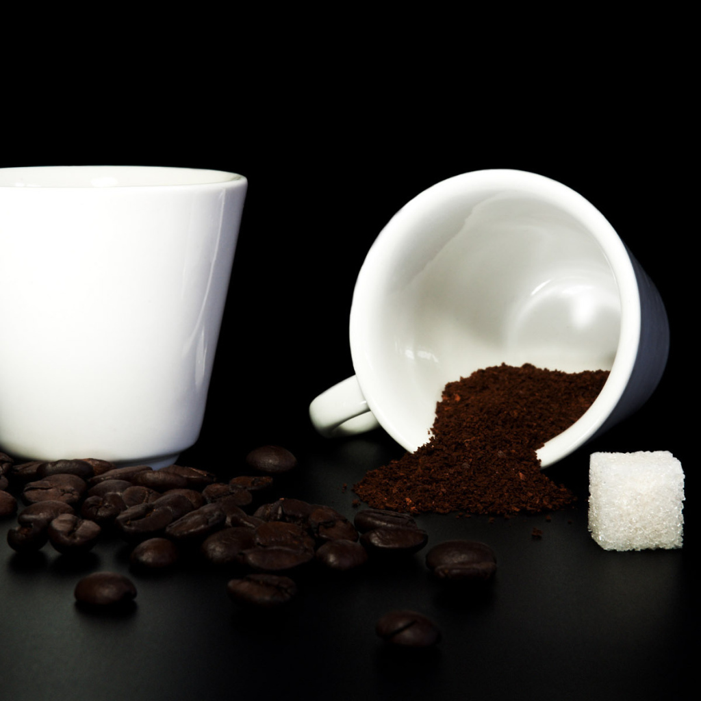 Кофе сахар и белые чашки