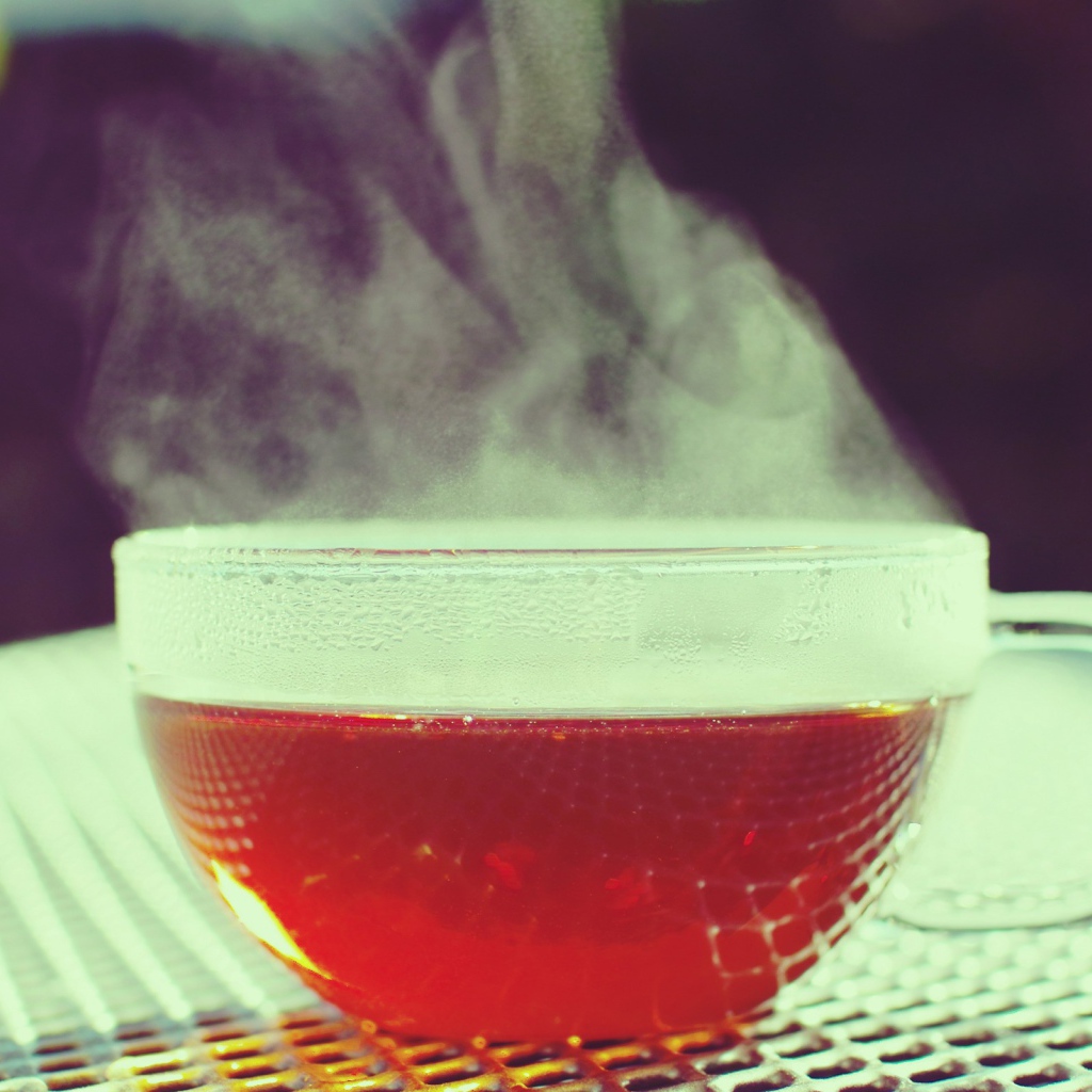 Горячий черный чай