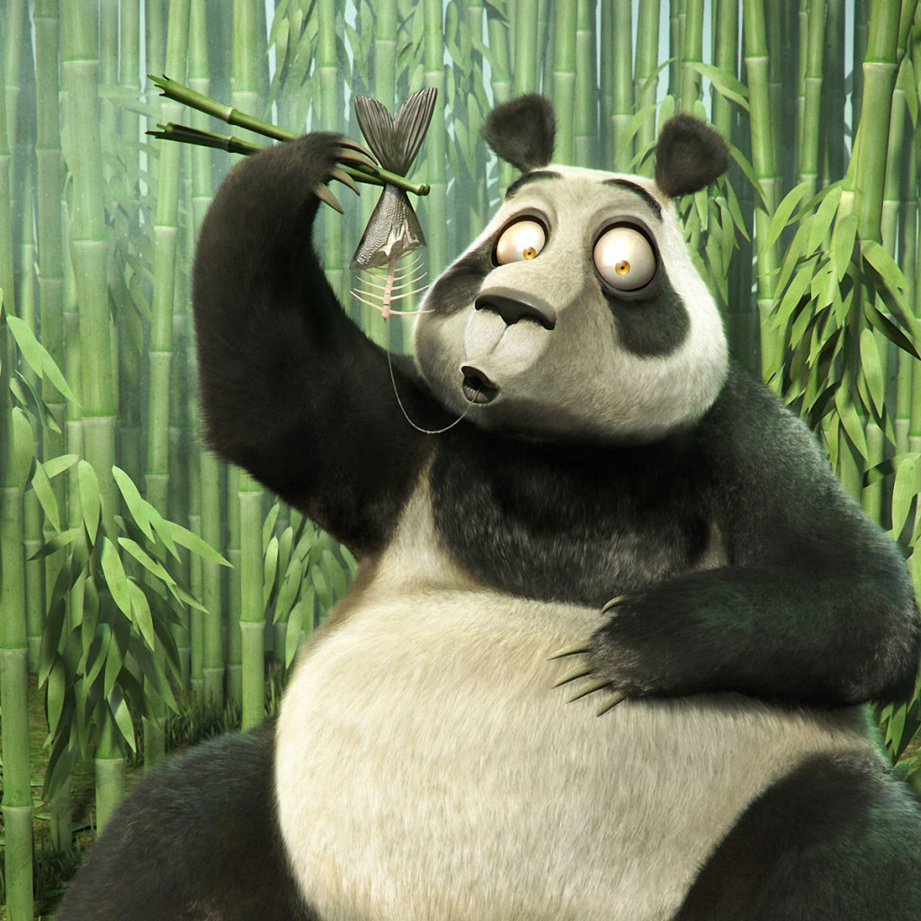 Панда палочками ест рыбу