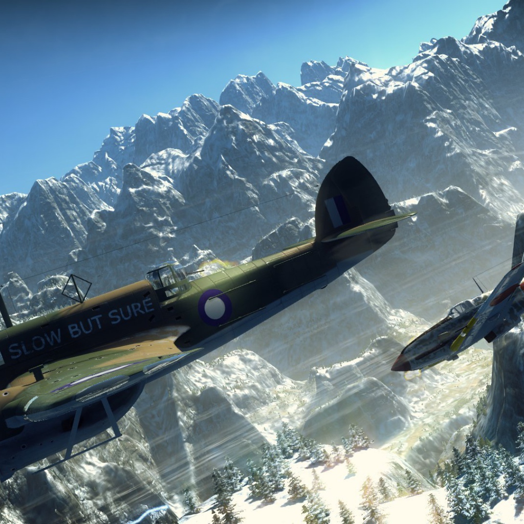 War Thunder самолеты летают над холмами