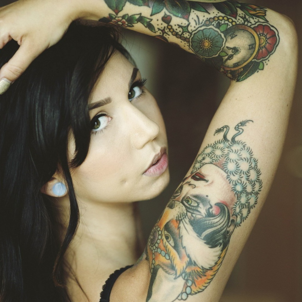 Рука с татуировкой