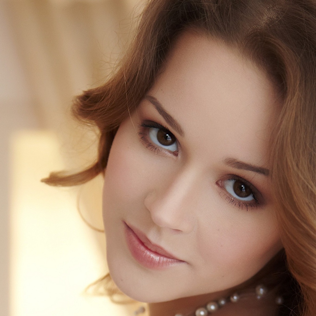 Большие карие глаза