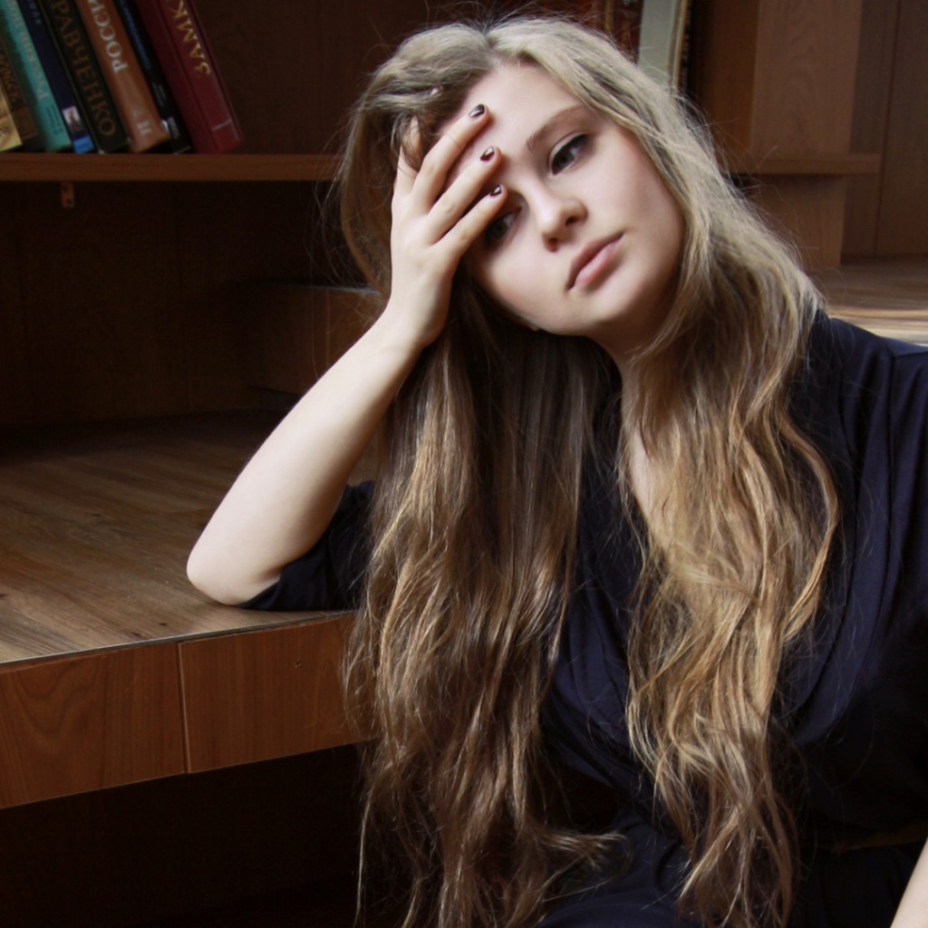 Блондинка устала