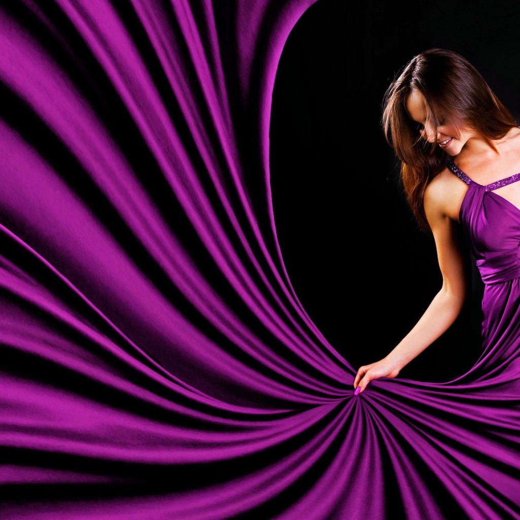 Девушка в сиреневом платье