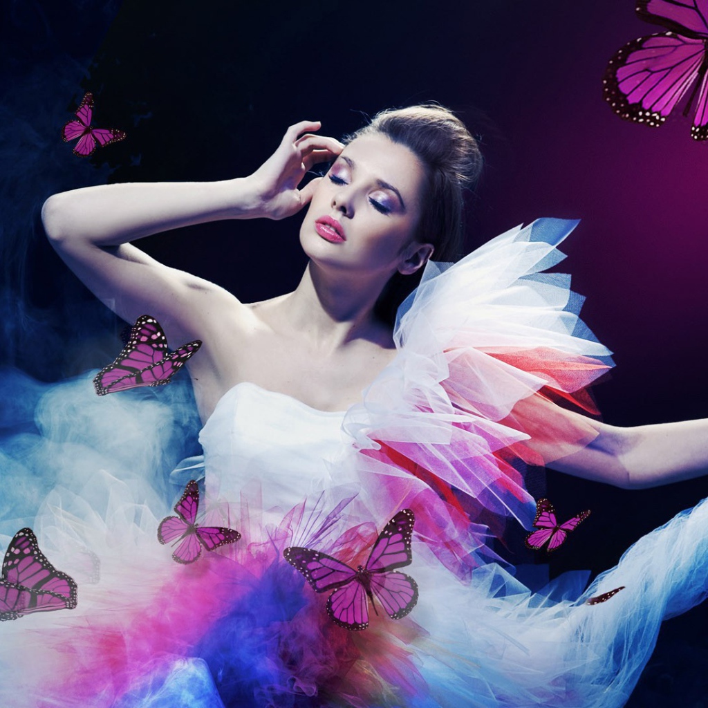 Девушка с бабочками