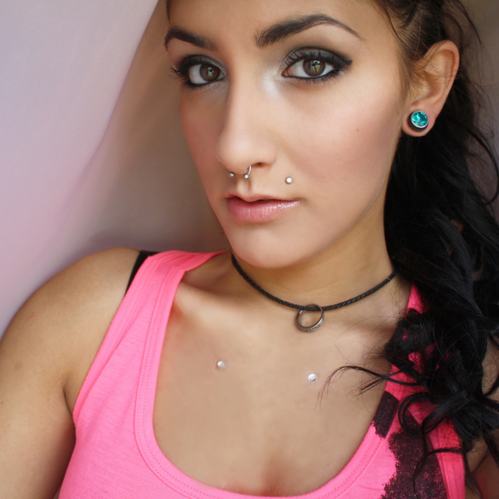 Грейси в пирсинге