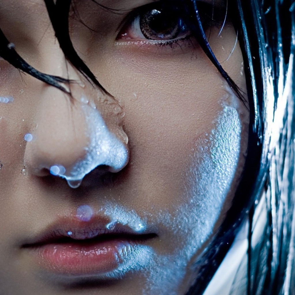 Лицо с каплями дождя