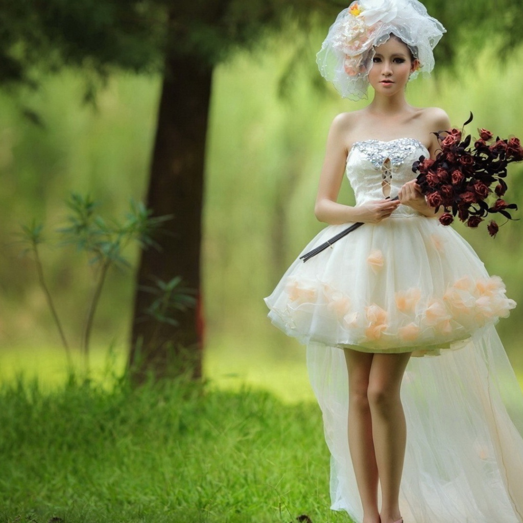 Невеста с красным букетом