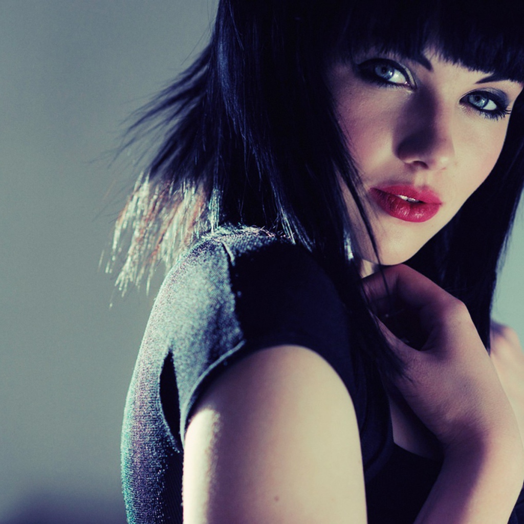 Мелиса Кларк брюнетка