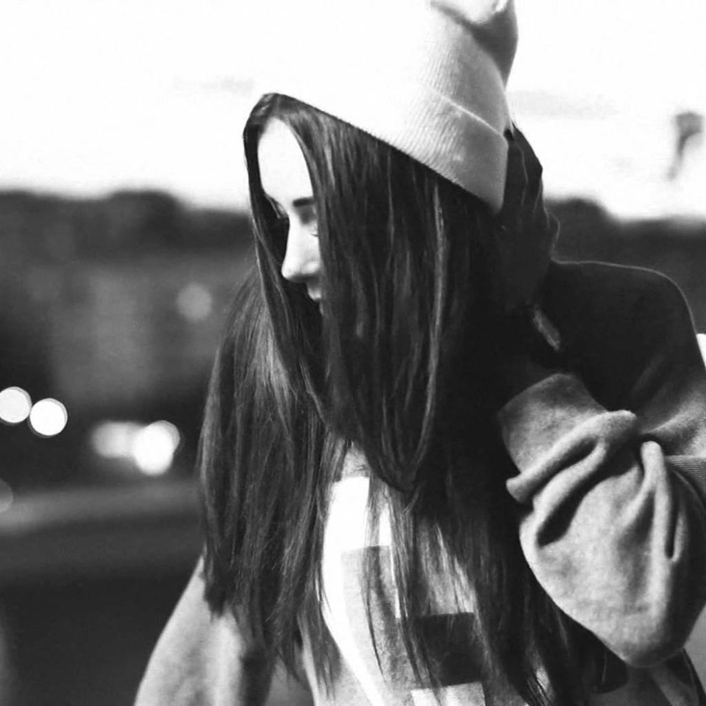 Диана Мелисон в Swag шапочке