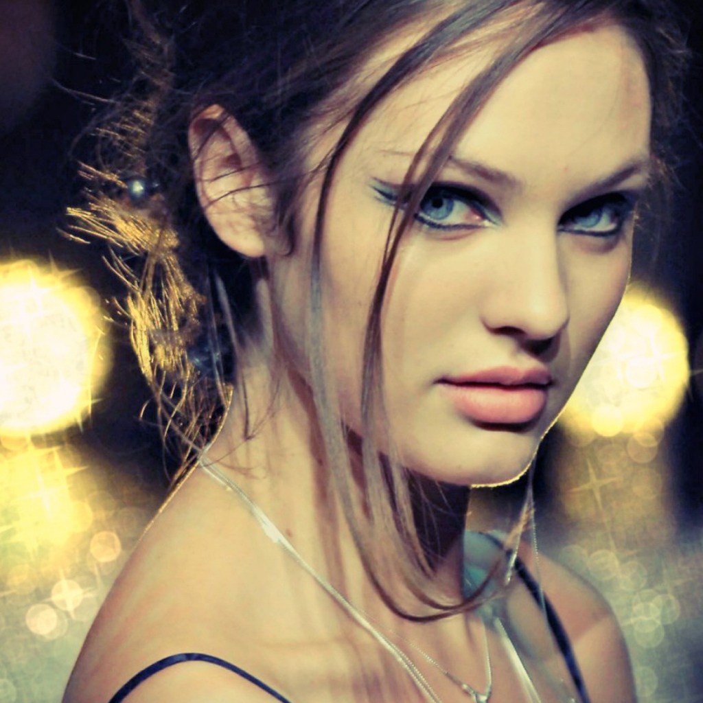 Женщина модель Кэндис Свейнпол