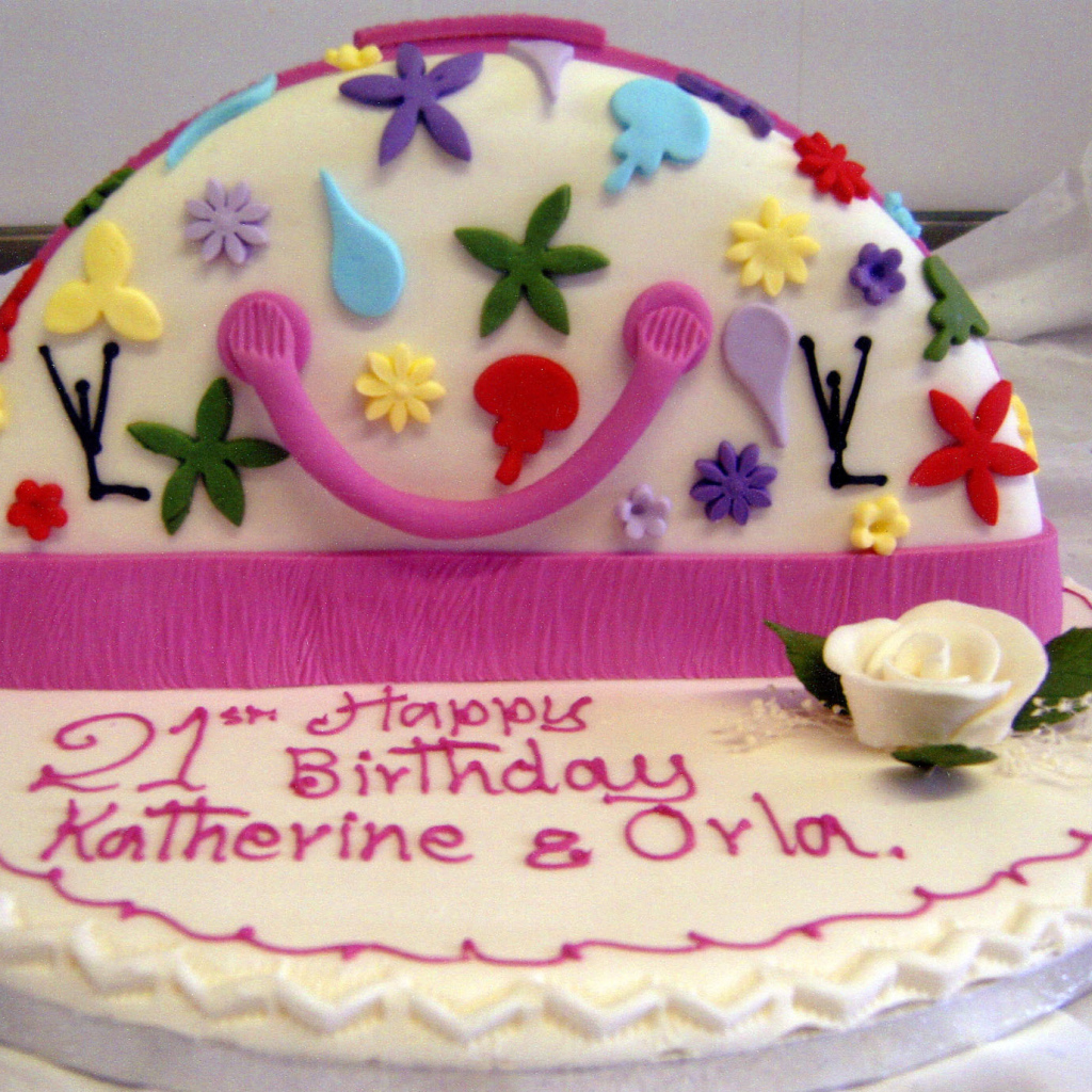 Красивый торт ко дню рождения