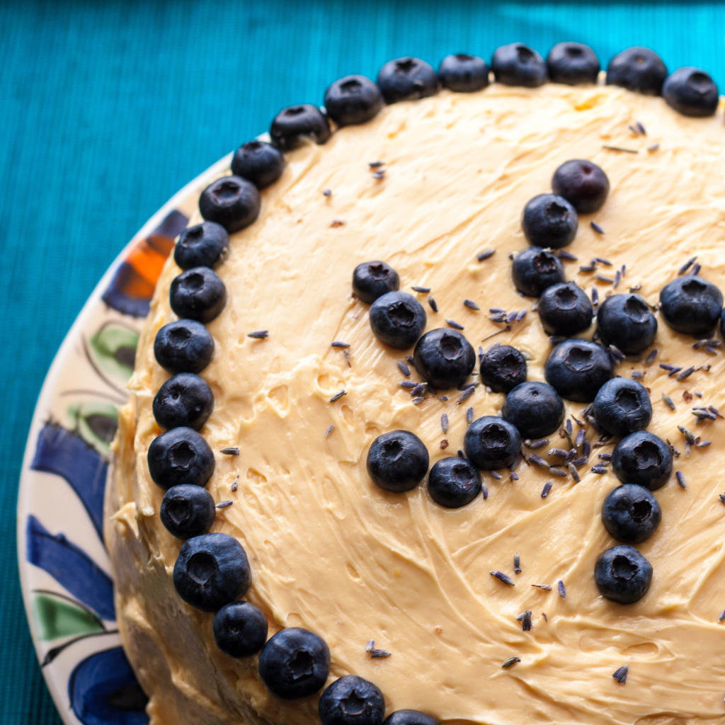 Торт с черникой на день рождения