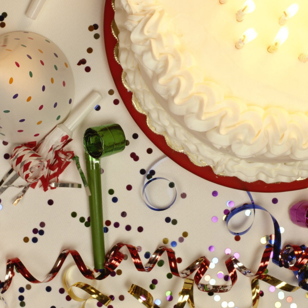 Торт и дудки на день рождения