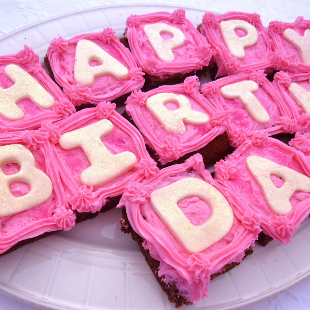 Вкусные пирожные на день рождения