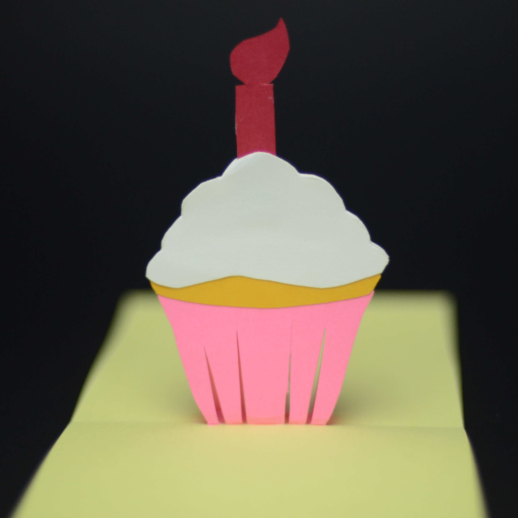 Бумажный кекс на день рождения
