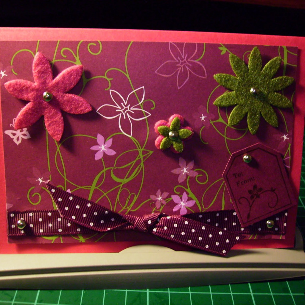  Розовая поздравительная открытка