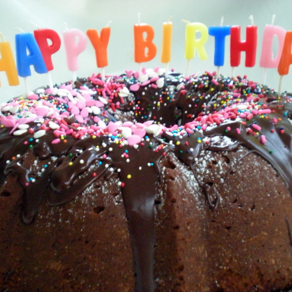 Шоколадный торт ко дню рождения