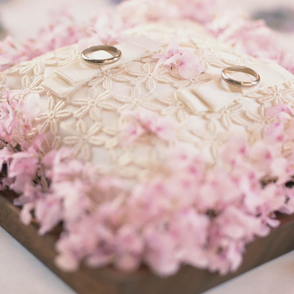 Подушка с кольцами на свадьбу