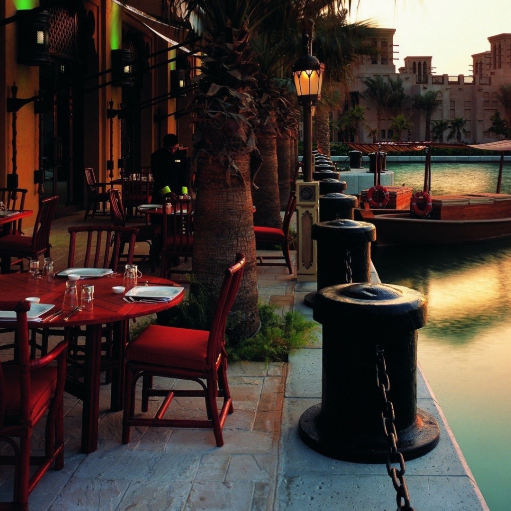 Кафе на побережье