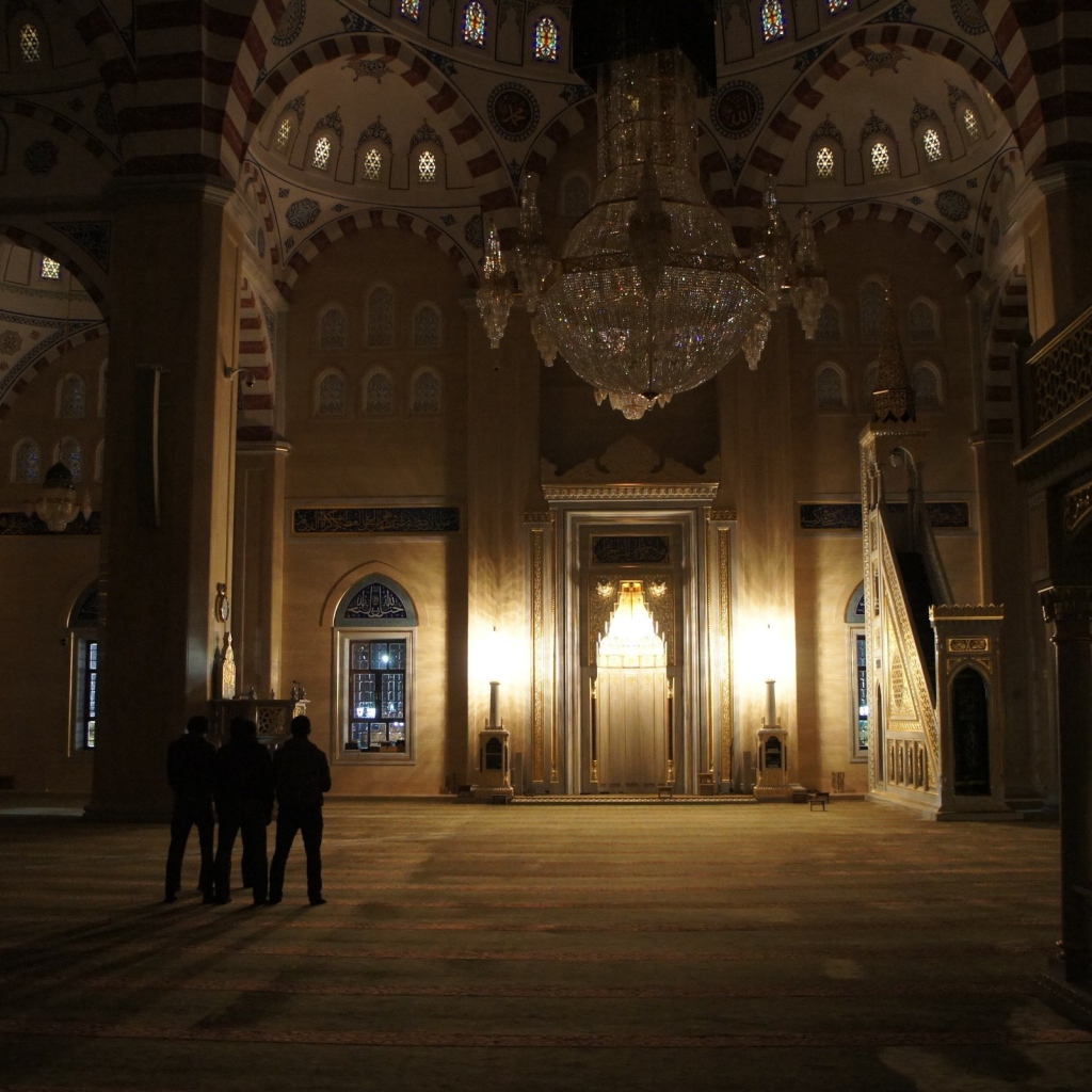 Зал в мечети