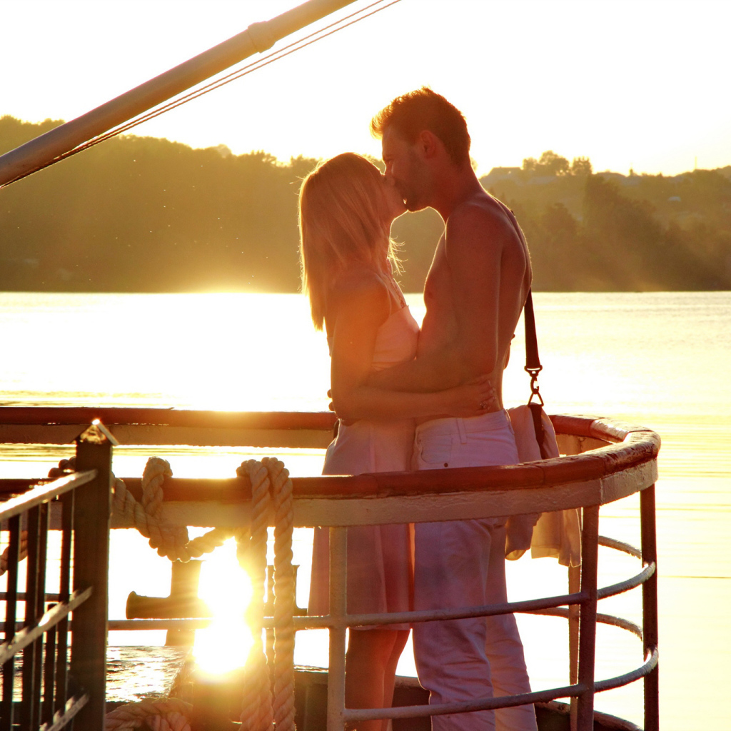 Поцелуй на закате