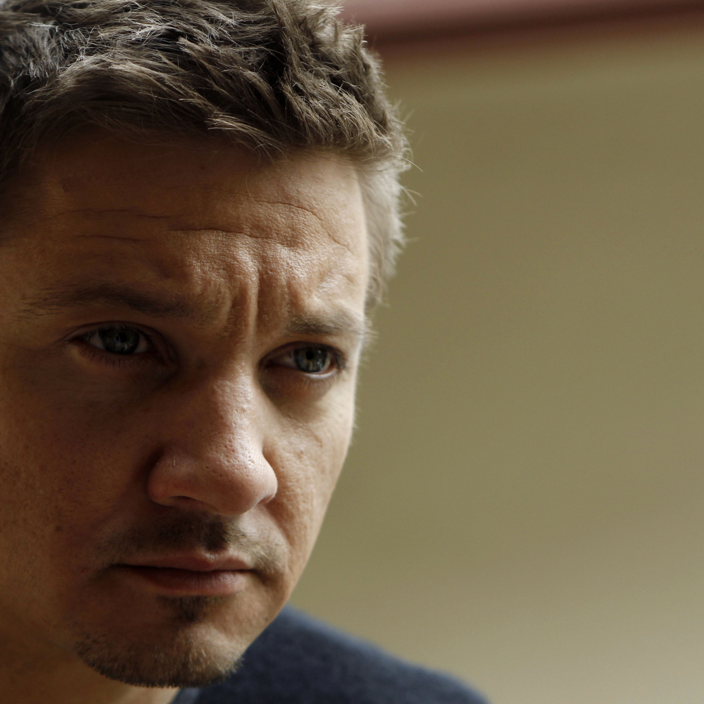 Джереми Реннер актер