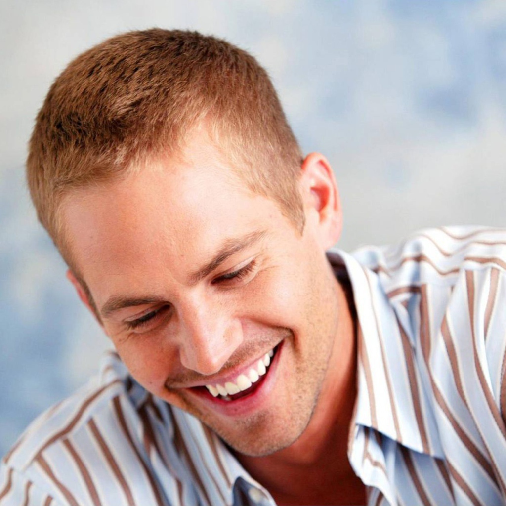  Пол Уокер с красивой улыбкой