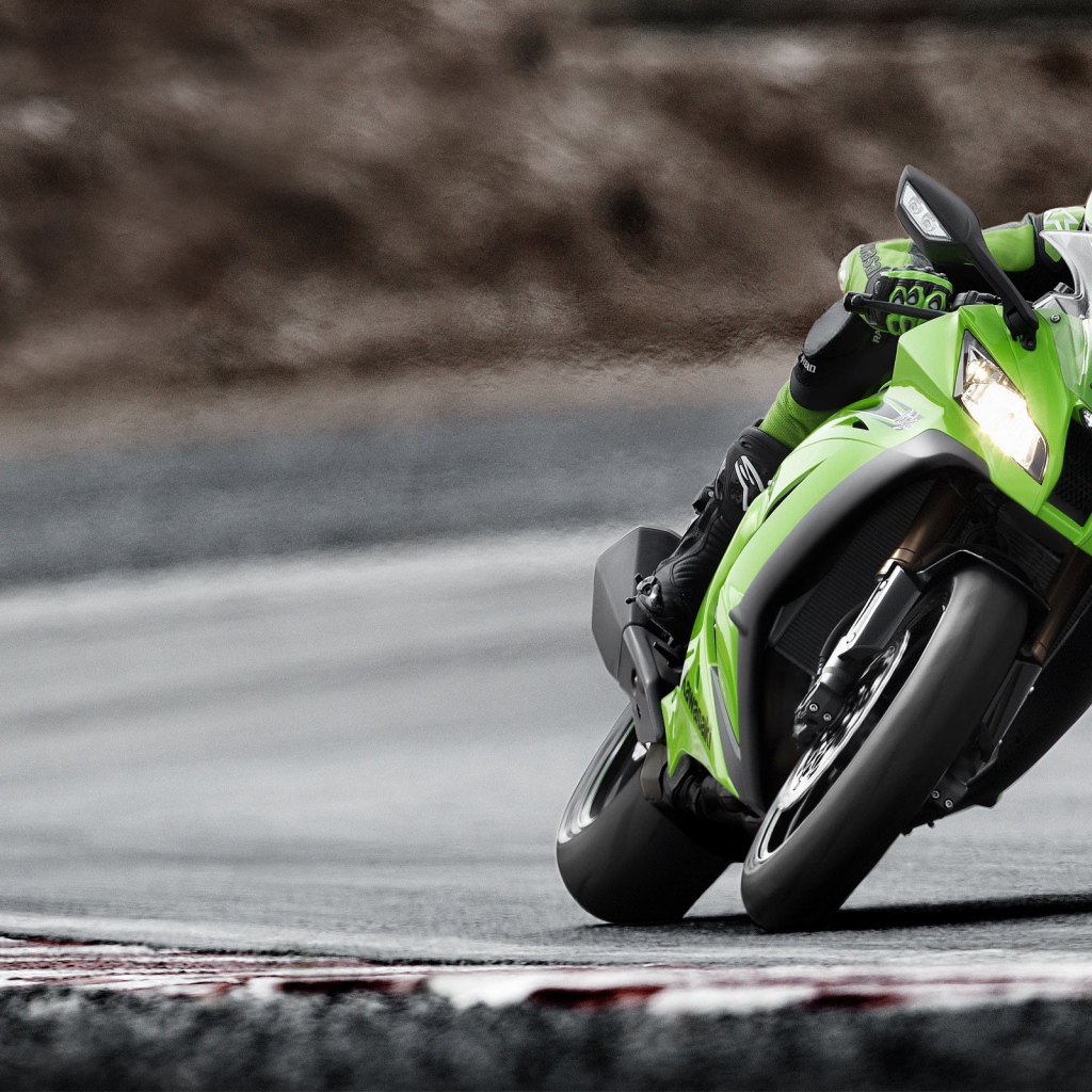 Кавасаки на повороте