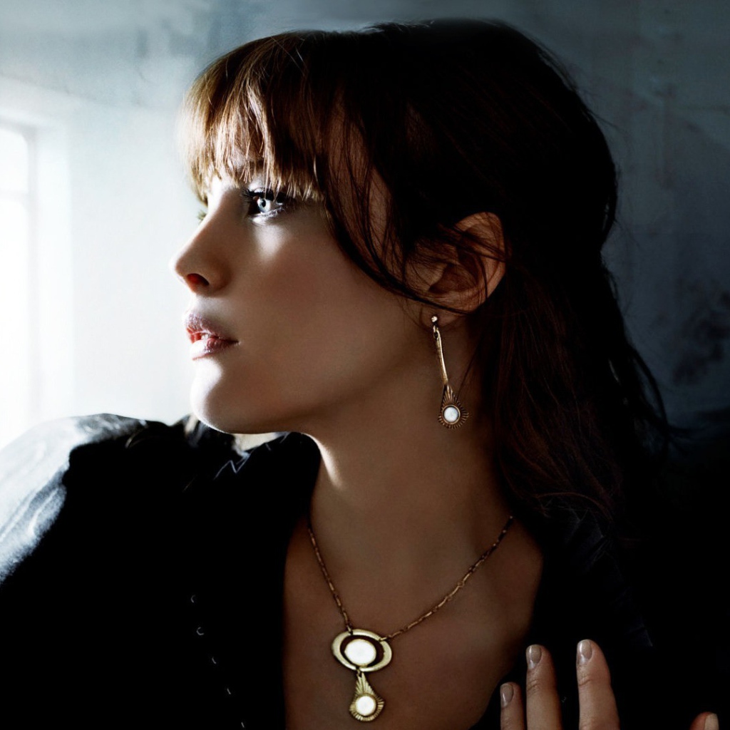 Актриса Лив Тайлер  брюнетка