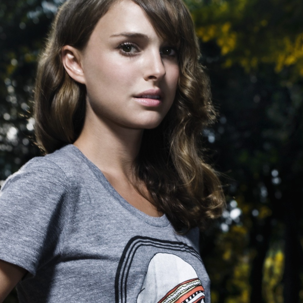 Натали Портман в футболке