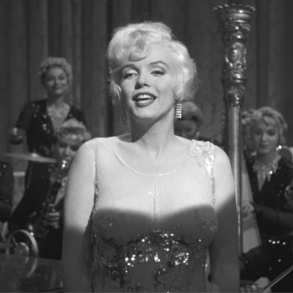 В джазе только девушки