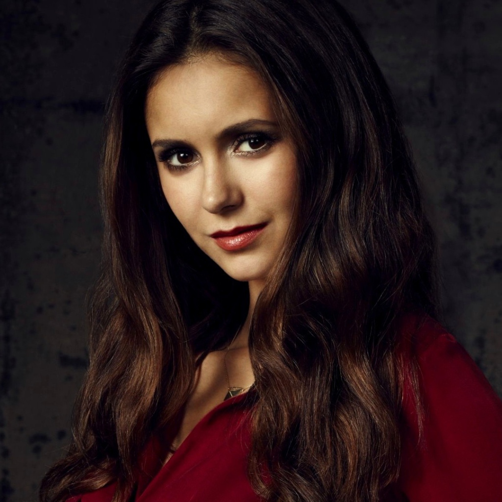 Актриса Нина Добрев