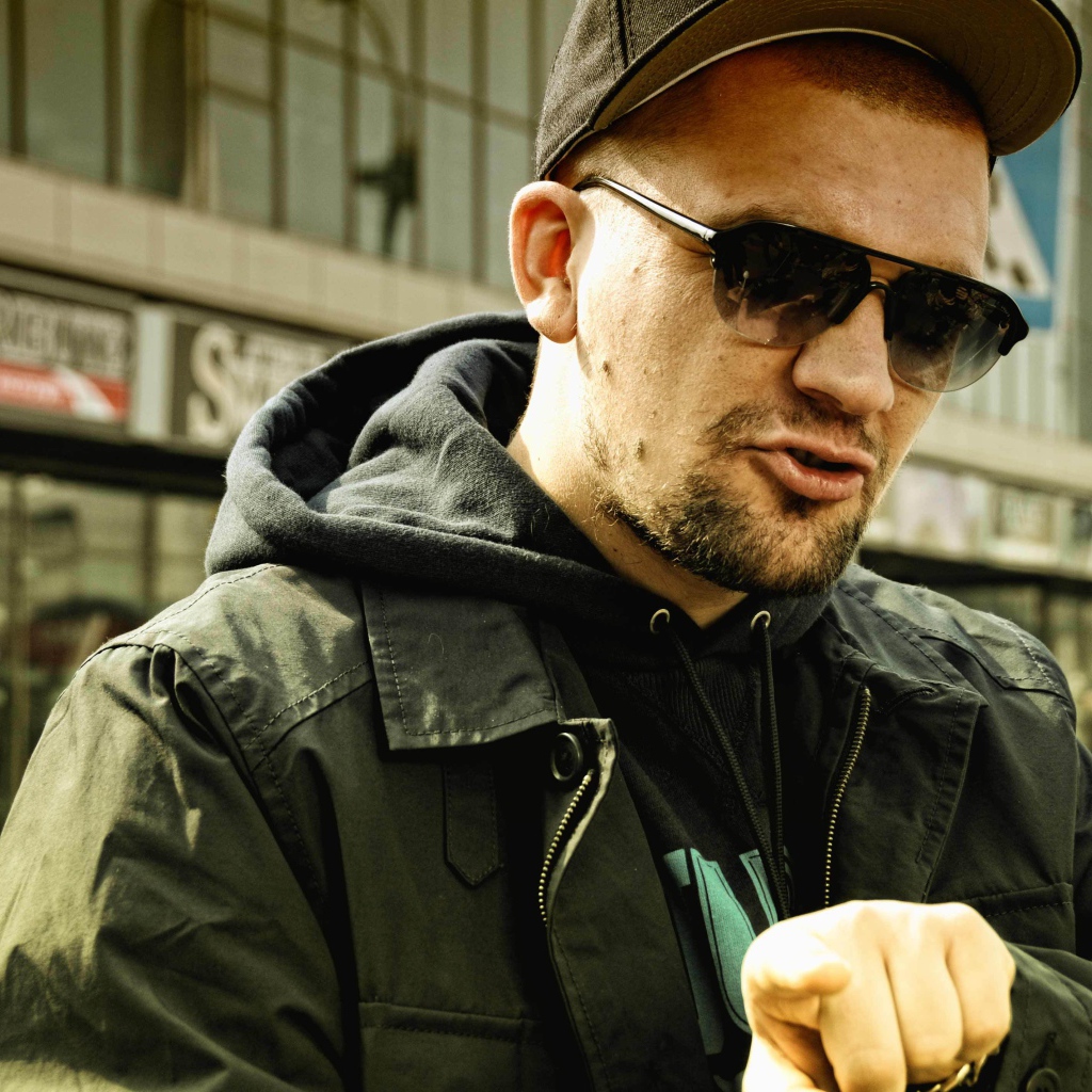 Basta в солнцезащитных очках